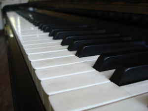 ivory piano keys 1631409 1280x960